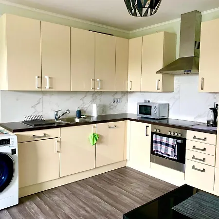 Spacious 2-bedroom Near All Transport *