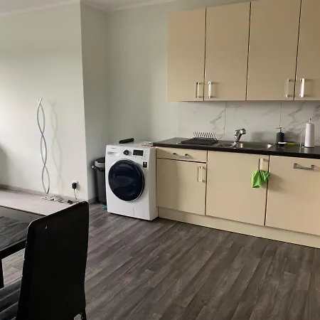 Spacious 2-bedroom Near All Transport *